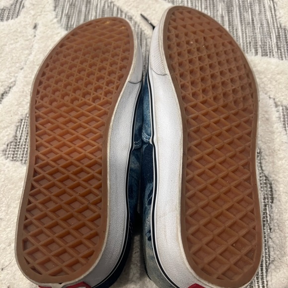 Vans, great condition. Meticulous, smoke-free home - Picture 4 of 5